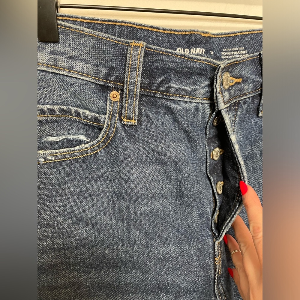 Old Navy Extra High Rise Sky Hi Straight Distressed Jeans - Picture 2 of 14